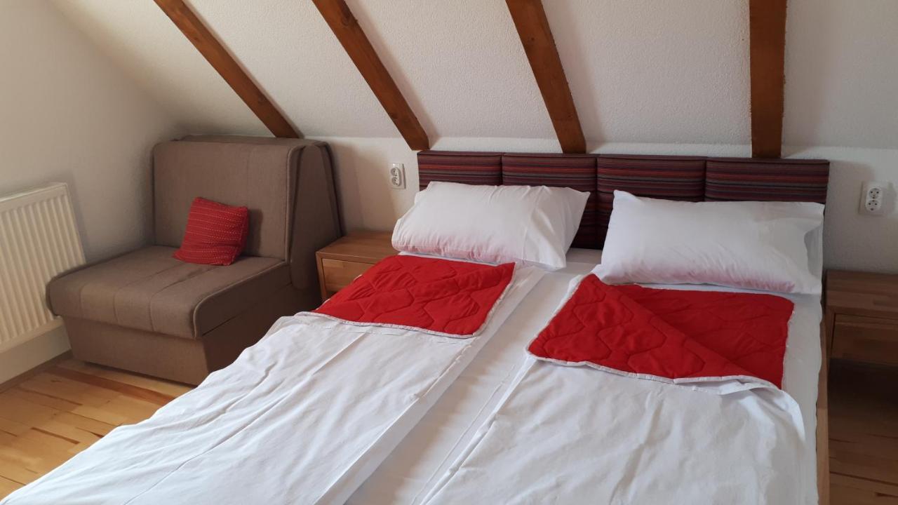 Bed and Breakfast Konoba Ognjiste Sokolac  Exteriér fotografie