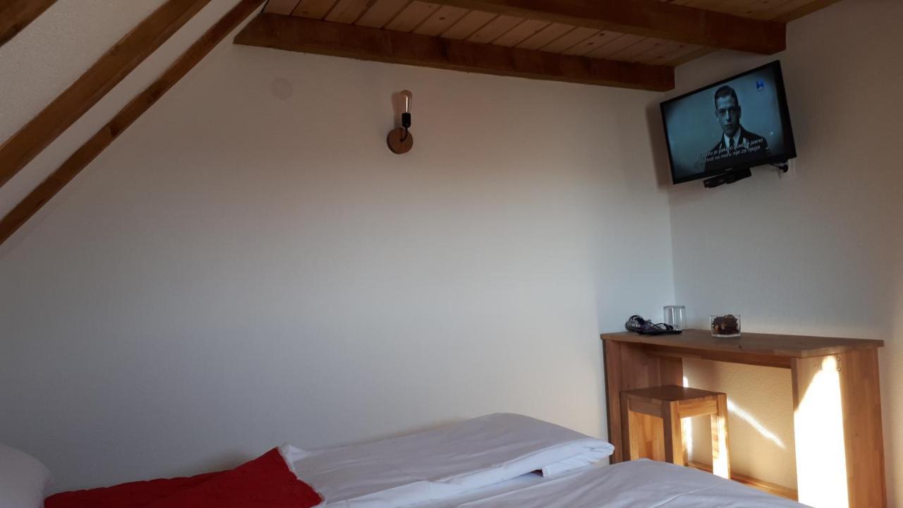 Bed and Breakfast Konoba Ognjiste Sokolac  Exteriér fotografie