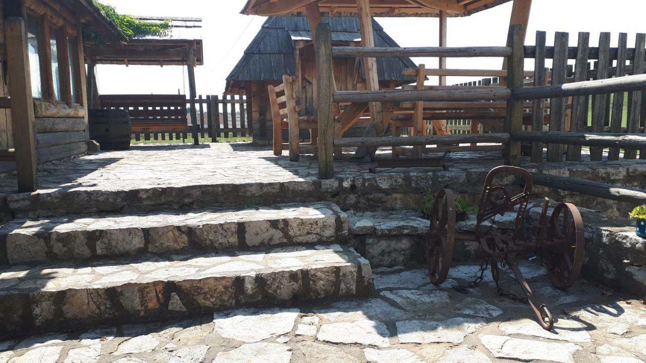 Bed and Breakfast Konoba Ognjiste Sokolac  Exteriér fotografie